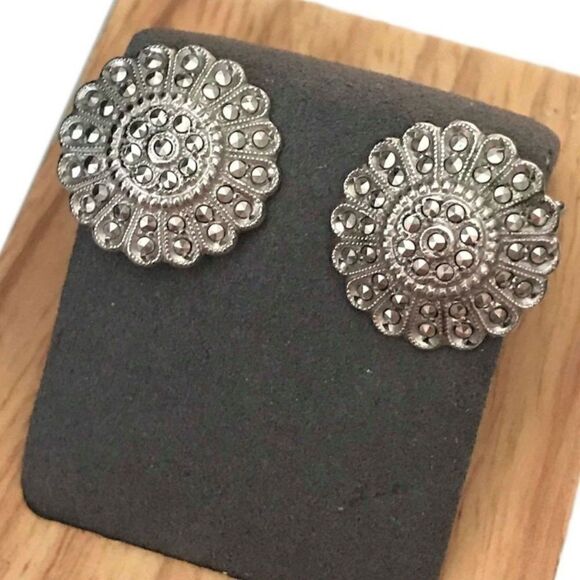 MARCASITE AND STERLING SILVER CLIP-ON EARRINGS - Picture 1 of 3